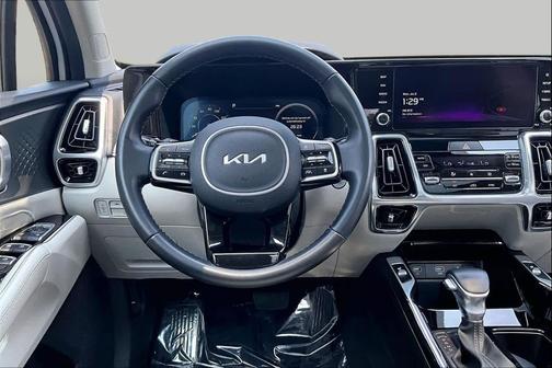 Glacial White Pearl 2023 Kia Sorento SX