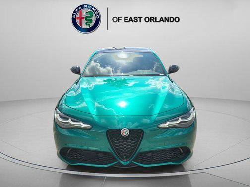 Verde Fangio Metallic 2025 Alfa Romeo Giulia Intensa RWD
