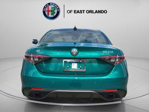 Verde Fangio Metallic 2025 Alfa Romeo Giulia Intensa RWD