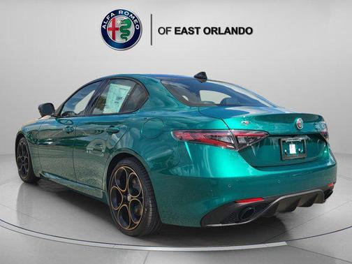 Verde Fangio Metallic 2025 Alfa Romeo Giulia Intensa RWD