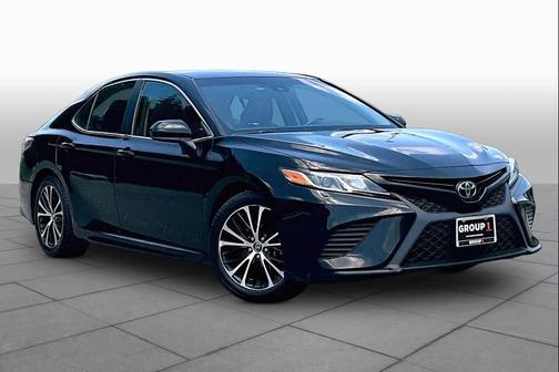 Midnight Black Metallic 2018 Toyota Camry SE