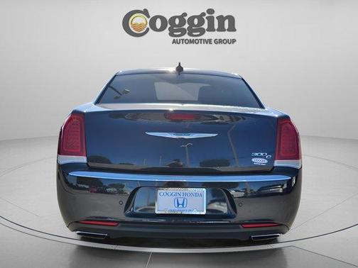 2017 Chrysler 300C Base