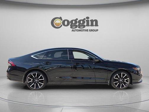 Crystal Black Pearl 2025 Honda Accord Hybrid Touring