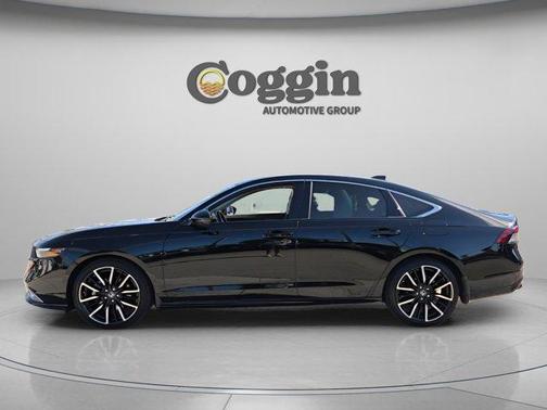 Crystal Black Pearl 2025 Honda Accord Hybrid Touring