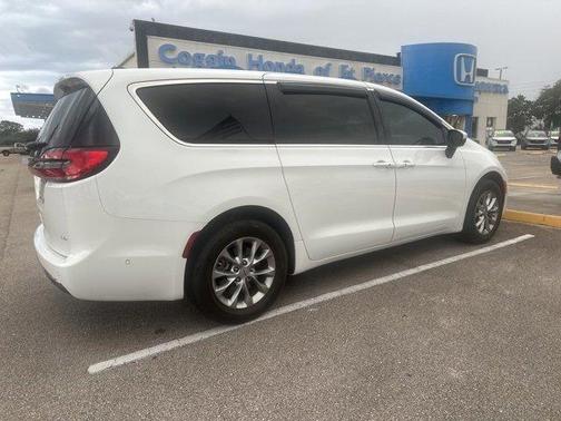 2023 Chrysler Pacifica Touring-L