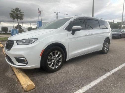2023 Chrysler Pacifica Touring-L