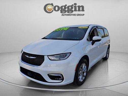 2023 Chrysler Pacifica Touring-L