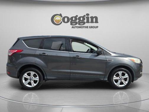 Magnetic 2016 Ford Escape SE