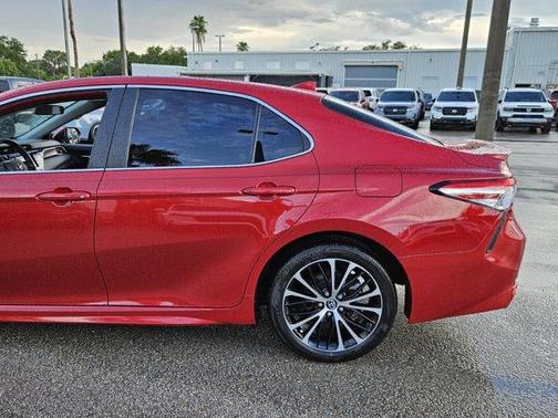 2020 Toyota Camry SE
