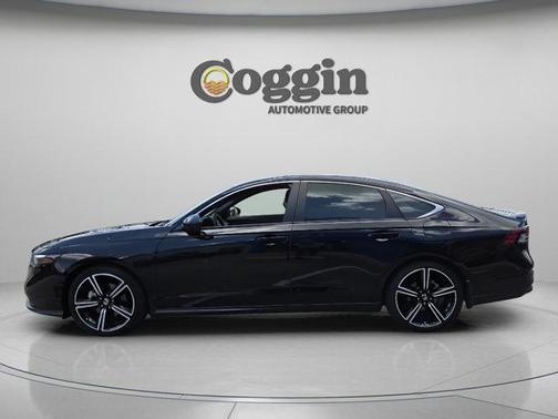 Crystal Black Pearl 2023 Honda Accord Hybrid Sport