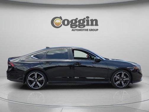 Crystal Black Pearl 2023 Honda Accord Hybrid Sport