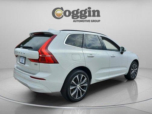 2022 Volvo XC60 B5 Momentum