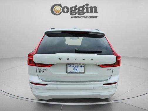 2022 Volvo XC60 B5 Momentum