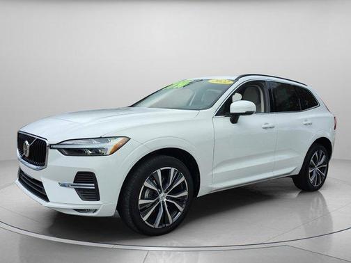 2022 Volvo XC60 B5 Momentum
