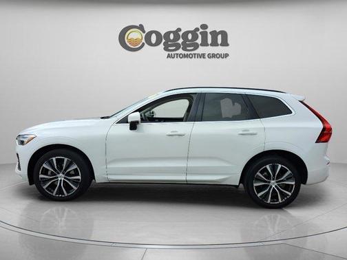 2022 Volvo XC60 B5 Momentum