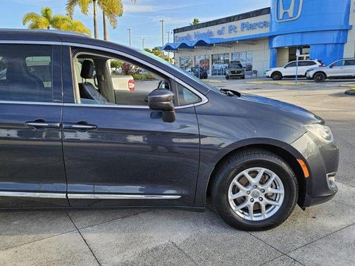 2020 Chrysler Pacifica Touring-L