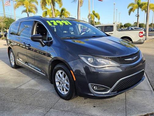 2020 Chrysler Pacifica Touring-L