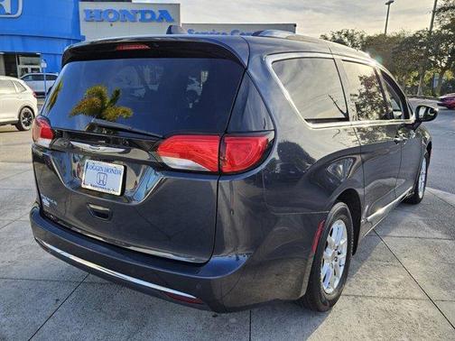 2020 Chrysler Pacifica Touring-L