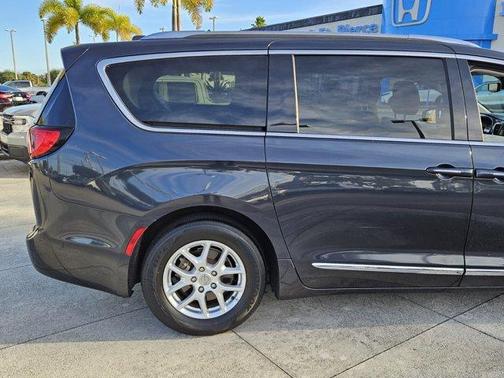 2020 Chrysler Pacifica Touring-L