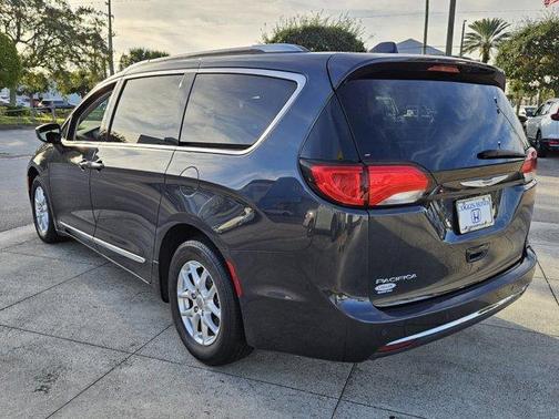 2020 Chrysler Pacifica Touring-L