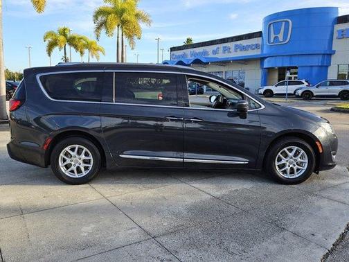 2020 Chrysler Pacifica Touring-L