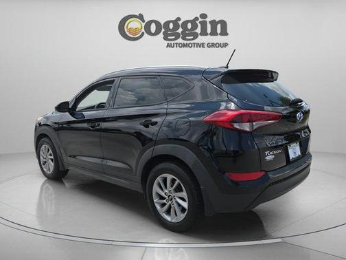 Black Noir Pearl 2016 Hyundai TUCSON SE