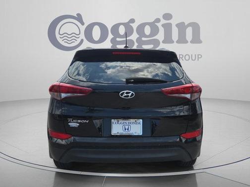 Black Noir Pearl 2016 Hyundai TUCSON SE