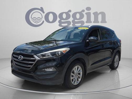 Black Noir Pearl 2016 Hyundai TUCSON SE