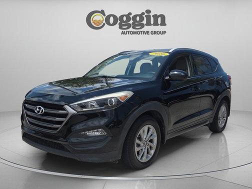 Black Noir Pearl 2016 Hyundai TUCSON SE