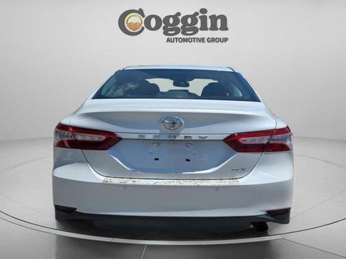 Pearl 2018 Toyota Camry XLE