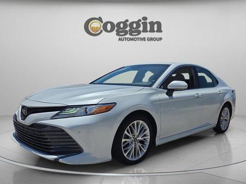 Pearl 2018 Toyota Camry XLE