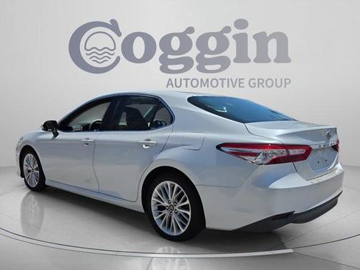 Pearl 2018 Toyota Camry XLE