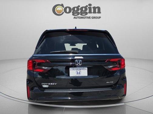 Crystal Black Pearl 2025 Honda Odyssey Elite