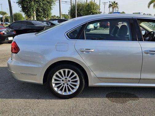 2016 Volkswagen Passat 1.8T SE