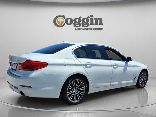 Alpine White 2018 BMW 530 i xDrive