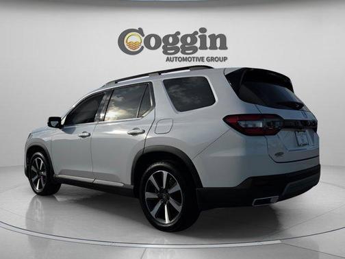 Lunar Silver Metallic 2023 Honda Pilot Touring