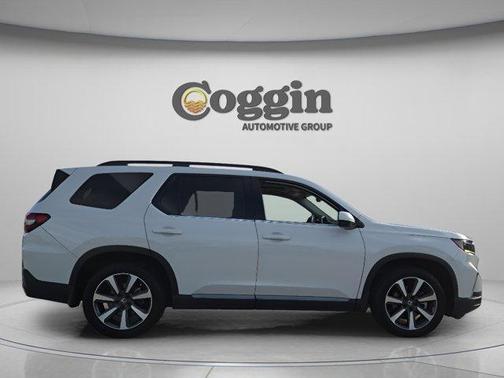 Lunar Silver Metallic 2023 Honda Pilot Touring