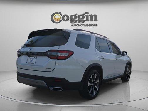 Lunar Silver Metallic 2023 Honda Pilot Touring