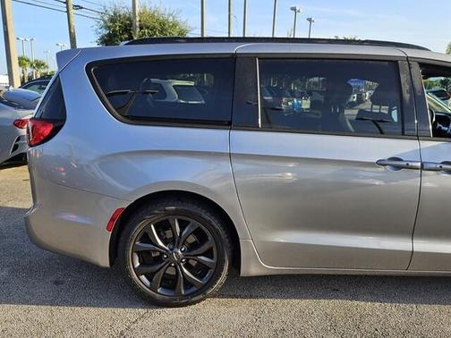 2020 Chrysler Pacifica Touring-L