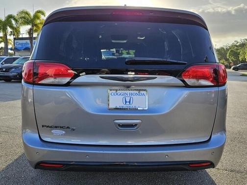 2020 Chrysler Pacifica Touring-L