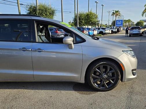 2020 Chrysler Pacifica Touring-L