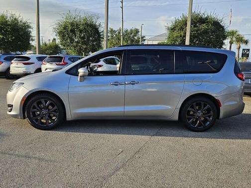 2020 Chrysler Pacifica Touring-L