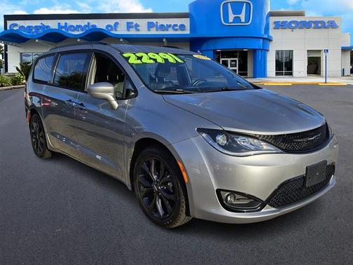 2020 Chrysler Pacifica Touring-L