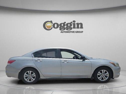 Bold Beige Metallic 2009 Honda Accord LX-P
