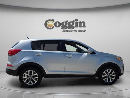 Bright Silver 2016 Kia Sportage LX