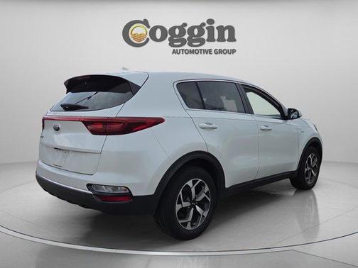 Snow White Pearl 2021 Kia Sportage LX