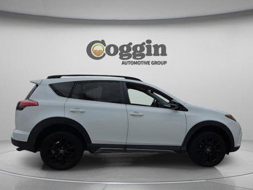 Super White 2018 Toyota RAV4 XLE