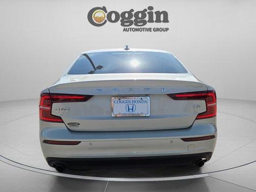 2020 Volvo S60 T5 Momentum
