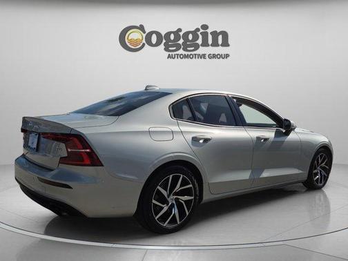2020 Volvo S60 T5 Momentum