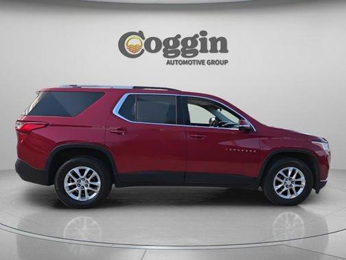 Cajun Red Tintcoat 2018 Chevrolet Traverse LT Cloth